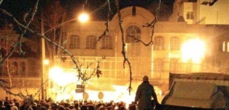 İranda səfirliyə hücum edən 100 nəfər tutuldu