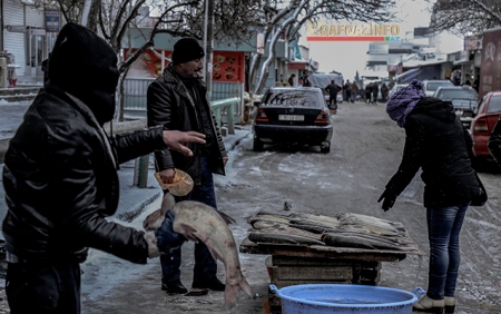 Şaxtalı havada çörəkpulu qazananlar... - “Vasmoy”dan fotoreportaj