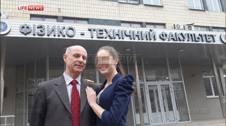 58 yaşlı kafedra müdiri 17 yaşlı tələbəsi ilə ... - FOTOLAR