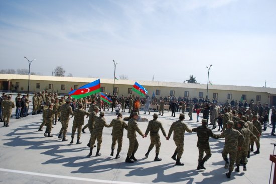 Tərtərdə Novruz Bayramı rayon ərazisində yerləşən hərbi hissələrdə davam etdirilib