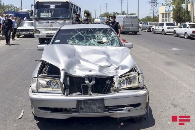 Sabirabadda baş həkimin oğlu avtomobillə 2 nəfəri vuraraq öldürüb - YENİLƏNİB