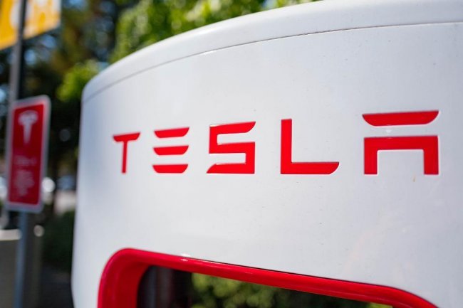 “Tesla”nın bazar dəyəri Detroyt 3-lüyünü üstələyib