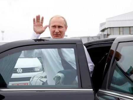 Putinin “zühuru” gözlənilir, Atambayev onunla görüşmək üçün Peterburqa gedib