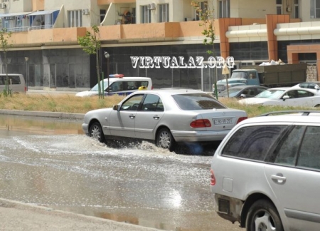 Bakının mərkəzində rəzalət: kanalizasiya suları küçə ilə axır