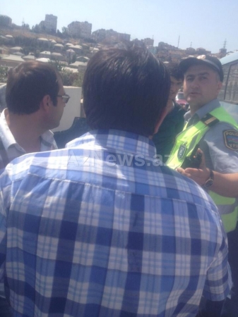 Polis Bakıda qəza törədən sürücünü döydü - Foto