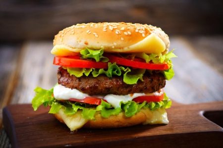 Fastfood və Burger qida məmulatlarında narkotik asıllıq var - Kanada alimləri 