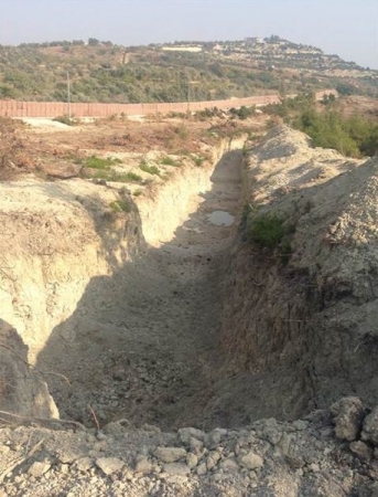 Türkiyə İŞİD-ə qarşı divar hörür (FOTO)