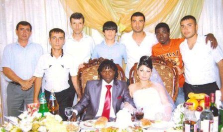 Azərbaycanlıların əcnəbi gəlinləri və xarici kürəkənləri... - Foto