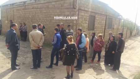 Suraxanının başçısı millətin evini belə yıxdı