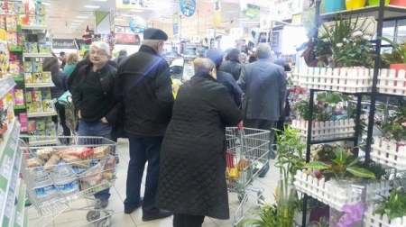 Bakı marketlərində basabas başladı: hamı mal alır...