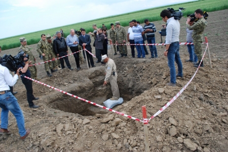 Xarici ölkələrin hərbi attaşeləri Ermənistan ordusunun ağ fosforlu mərmi atdığı Tərtərin Əskipara kəndində olublar