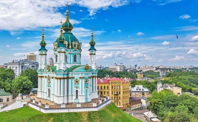 Ukrayna turistlərdən “sağlamlıq pasportu” tələb etməyəcək