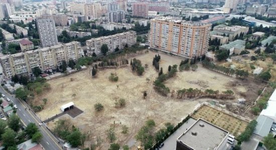 İlham Əliyev və Mehriban Əliyeva meşə tipli yeni parkda görüləcək işlərlə tanış olublar İlham Əliyev və Mehriban Əliyeva meşə tipli yeni parkda görüləcək işlərlə tanış olublar