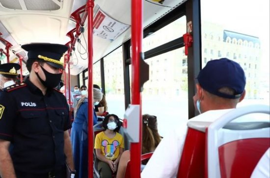 Polis və Daxili Qoşunların əməkdaşları Bakı küçələrində