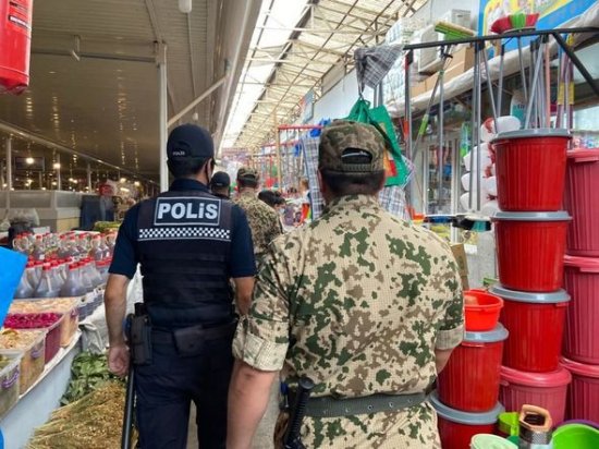 Polis və Daxili Qoşunların əməkdaşları Bakı küçələrində