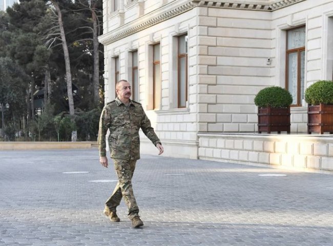 Prezident İlham Əliyevin rəhbərliyi ilə Müdafiə Nazirliyinin Mərkəzi Komanda Məntəqəsində operativ müşavirə keçirilib
