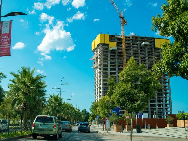 Boş qalan Batumi, 15 min dollara ev...