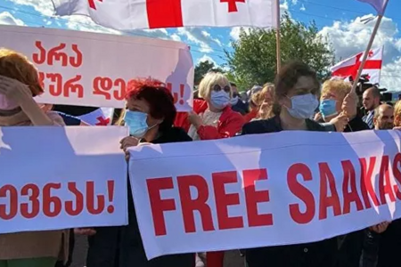 Tbilisidə Saakaşvilinin azad edilməsi tələbi ilə aksiya başlayıb