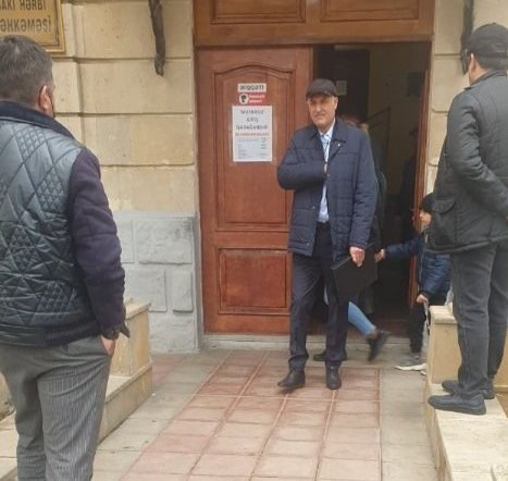 Oğlunu tutdurdu, atasına “səni də içəri basarıq” dedi və 360 min dollara “işi həll etdi” Oğlunu tutdurdu, atasına “səni də içəri basarıq” dedi və 360 min dollara “işi həll etdi”