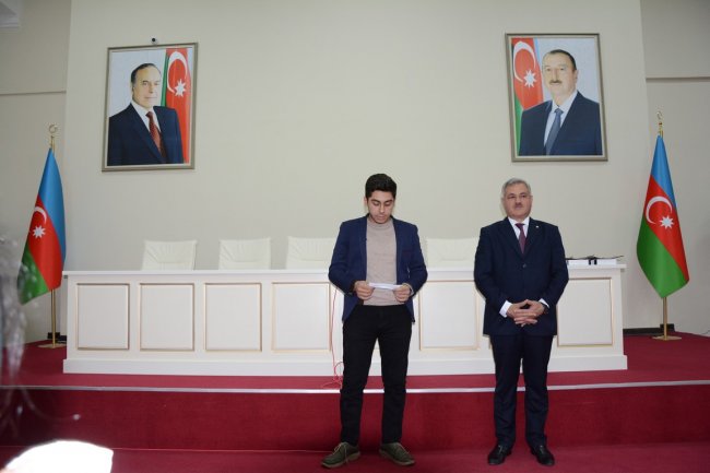 Tərtərdə 8 Noyabr-Zəfər Günü ərəfəsində Vətən müharibəsi şəhidlərinin ailə üzvləri ilə görüş keçirilib Tərtərdə 8 Noyabr-Zəfər Günü ərəfəsində Vətən müharibəsi şəhidlərinin ailə üzvləri ilə görüş keçirilib
