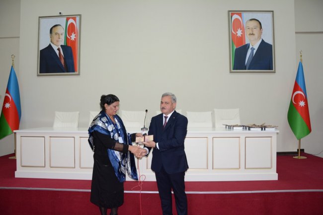 Tərtərdə 8 Noyabr-Zəfər Günü ərəfəsində Vətən müharibəsi şəhidlərinin ailə üzvləri ilə görüş keçirilib Tərtərdə 8 Noyabr-Zəfər Günü ərəfəsində Vətən müharibəsi şəhidlərinin ailə üzvləri ilə görüş keçirilib