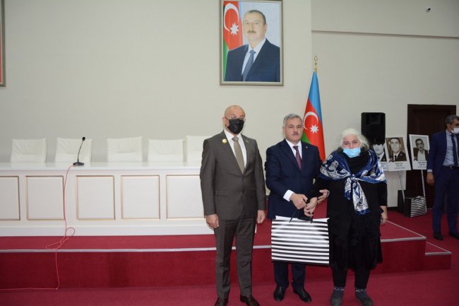Tərtərdə 8 Noyabr-Zəfər Günü ərəfəsində Vətən müharibəsi şəhidlərinin ailə üzvləri ilə görüş keçirilib Tərtərdə 8 Noyabr-Zəfər Günü ərəfəsində Vətən müharibəsi şəhidlərinin ailə üzvləri ilə görüş keçirilib