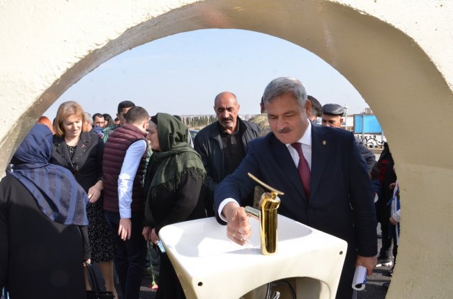 Tərtərdə Vətən müharibəsi şəhidlərinin xatirəsinə inşa edilmiş bulağının açılışı olub Tərtərdə Vətən müharibəsi şəhidlərinin xatirəsinə inşa edilmiş bulağının açılışı olub