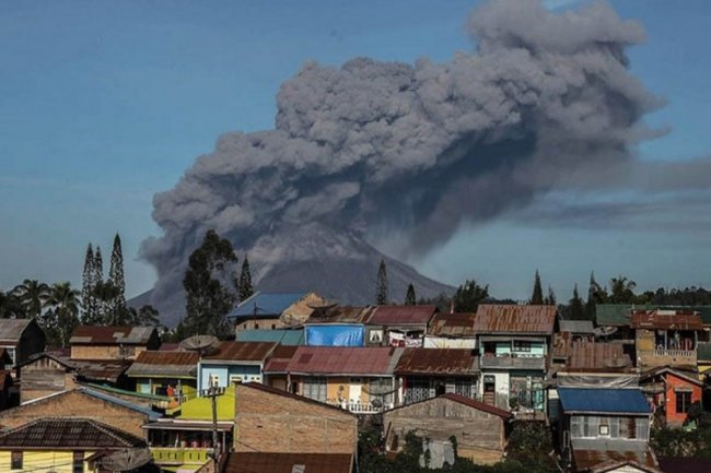 İndoneziyada vulkan püskürməsi nəticəsində 1 nəfər ölüb, 41 nəfər yaralanıb - VİDEO