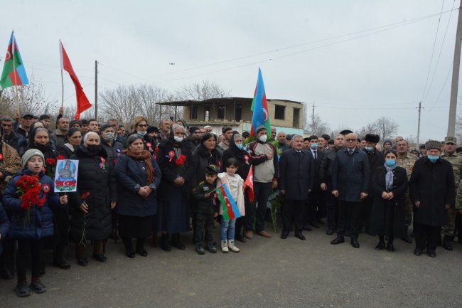 Tərtər rayonunun Hüsənli kəndində şəhidlərin xatirəsinə tikilmiş abidənin və xatirə bulağının açılışı olub