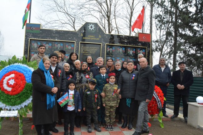 Tərtər rayonunun Hüsənli kəndində şəhidlərin xatirəsinə tikilmiş abidənin və xatirə bulağının açılışı olub