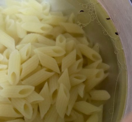 Bakıda “Doymak” makaronunun içindən həşəratlar çıxdı Bakıda “Doymak” makaronunun içindən həşəratlar çıxdı